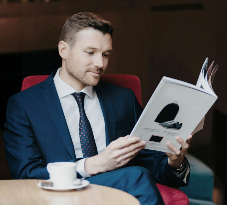 man-reading-mag